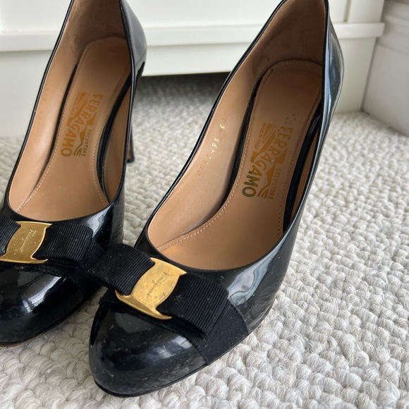 Salvatore Ferragamo Vara Bow Patent Pumps Sz 8.5 - Picture 5 of 12